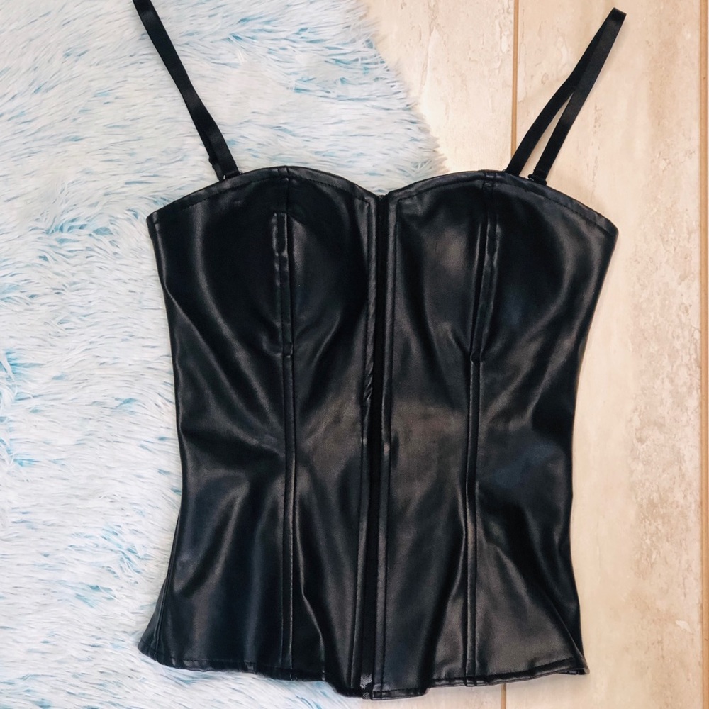 🔻🔥SALE 🔥 Charlotte Russe Black Corset lined zip